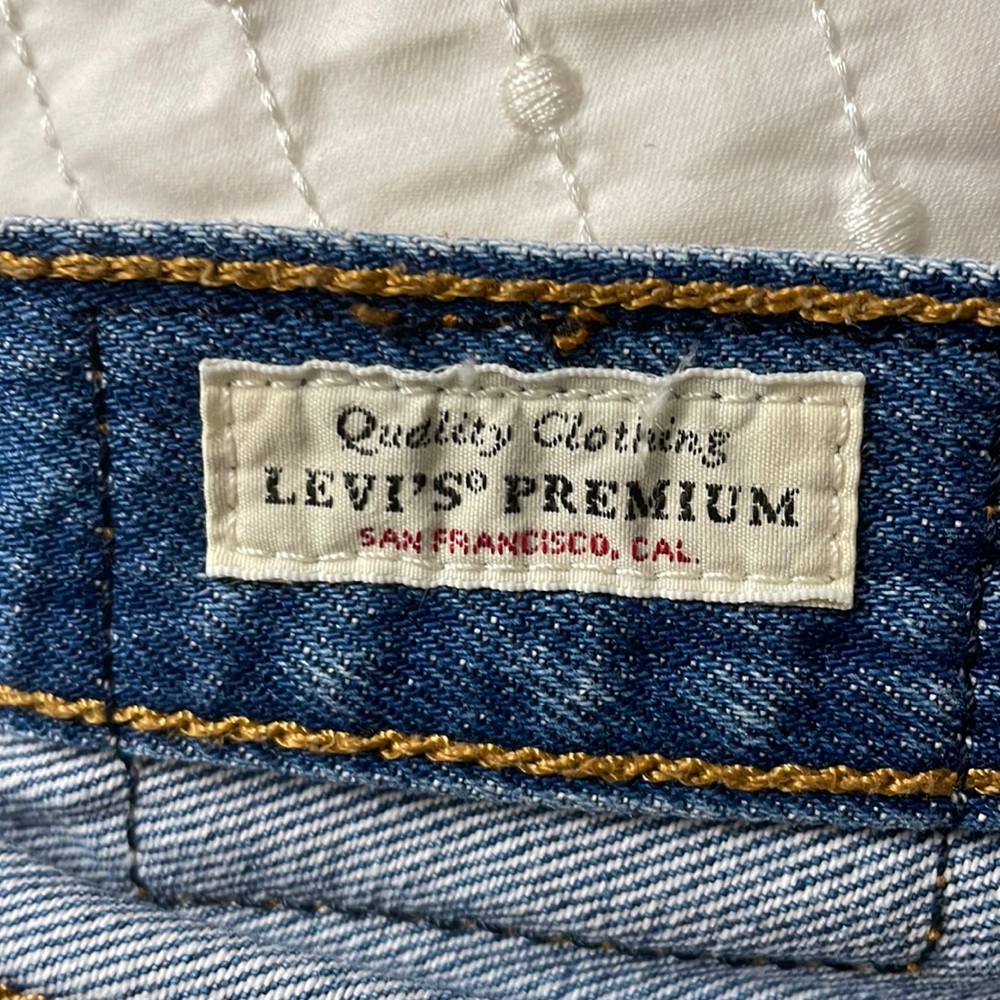 NWOT LEVIS 501 Denim Shorts - Picture 3 of 6